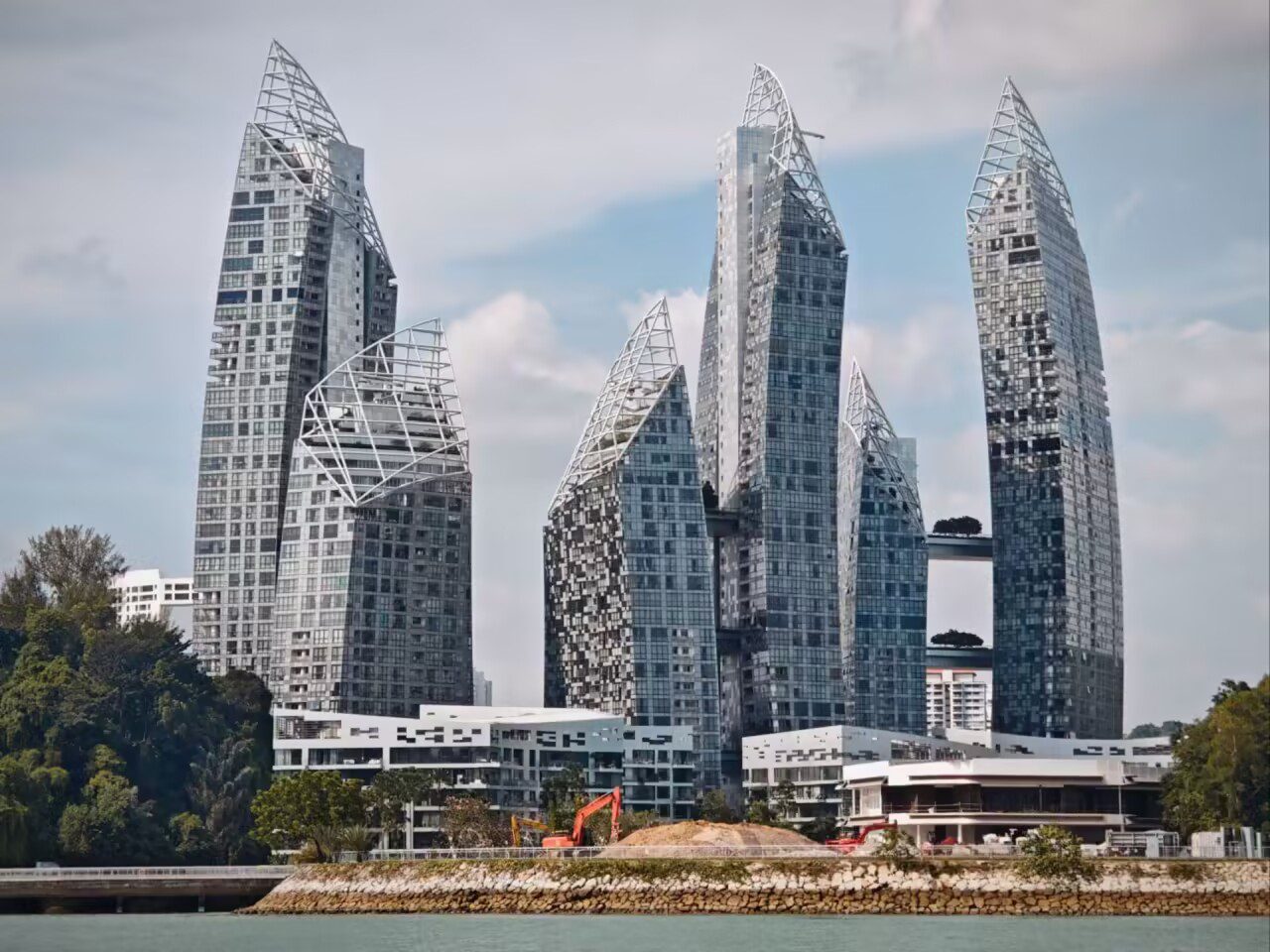 圣淘沙岸边的玻璃住宅建筑